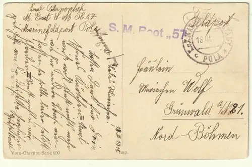 [Matrose und Frau vor Meeresstrand].