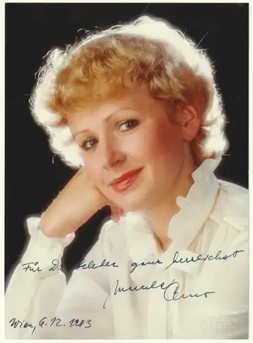 Farb. Portraitphotographie mit eigenhänd. Widmung. CERNO, Marcela, Opernsängerin
