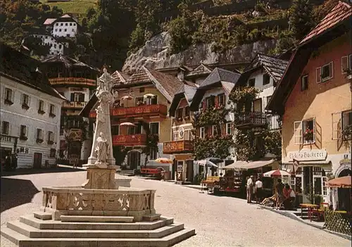 Hallstatt Salzkammergut Marktplatz Brunnen / Hallstatt /Traunviertel