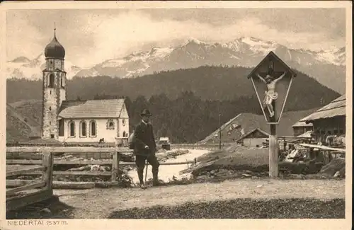 Niedertai Grubener Weg Wanderer