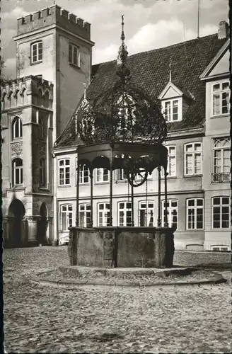 Breitenburg Brunnen Schlosshof x