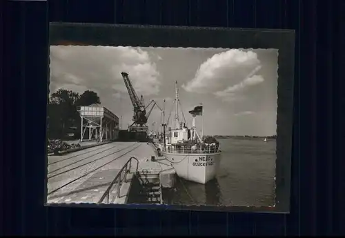 Elsfleth Weser Hafen Schiff Glueckstadt *