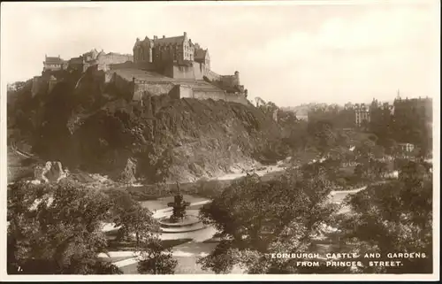 Edinburgh Princes Street Castle Gardens / Edinburgh /Edinburgh