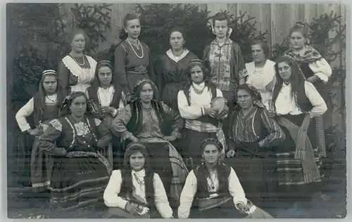 Ruhmannsfelden Ruhmannsfelden [Photograph C. Terhorst] Frauen ungelaufen ca. 1910 / Ruhmannsfelden /Regen LKR