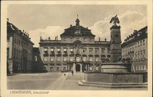 Ludwigsburg Schlosshof Brunnen / Ludwigsburg /Ludwigsburg LKR