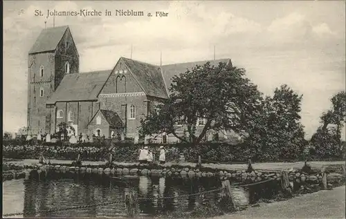Nieblum St Johannes Kirche  / Nieblum Insel Foehr /Nordfriesland LKR