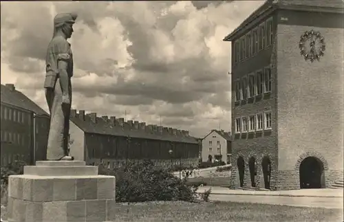 Sangerhausen Suedharz Westsiedlung Bergarbeiterdenkmal / Sangerhausen /Mansfeld-Suedharz LKR