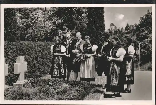 Braeunlingen Waldfriedhof Graeberbesuch