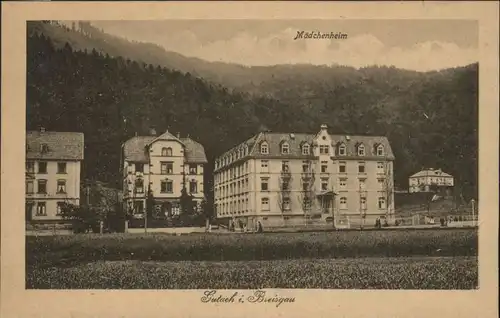 Gutach Schwarzwald Maedchenheim *