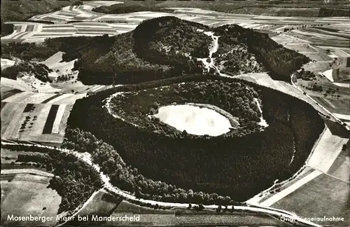 Manderscheid Eifel Mosenberger Maar Fliegeraufnahme / Manderscheid /Bernkastel-Wittlich LKR