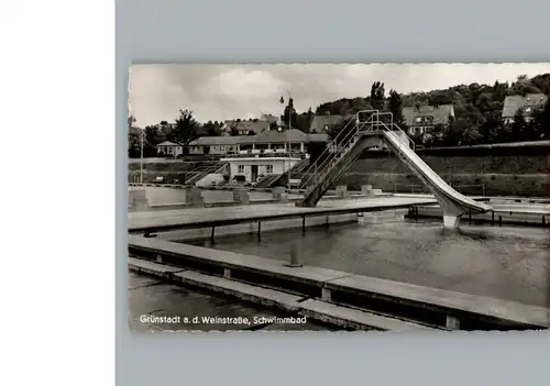 Gruenstadt Schwimmbad  / Gruenstadt /Bad Duerkheim LKR