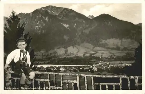 Lenggries Brauneck Gesamtansicht Junge Bayrische Tracht / Lenggries /Bad Toelz-Wolfratshausen LKR