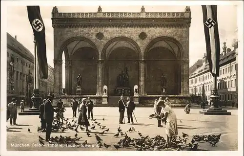 Muenchen Feldherrenmatte Taubenfuetterung Kat. Muenchen