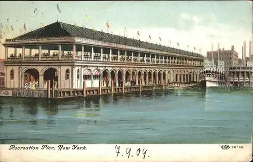 New York City Recreation Pier / New York /