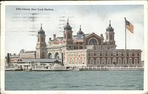 New York City Ellis Island
Harbor / New York /