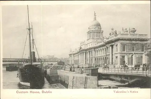 Dublin Ireland Custom House Schiff  / United Kingdom /