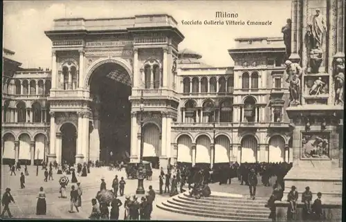 Milano Facciata Galleria Vittorio Emanuele *