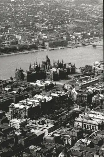 Budapest Fliegeraufnahme Bruecke / Budapest /