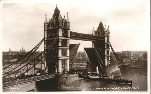 London Tower Bridge Schiff / City of London /Inner London - West