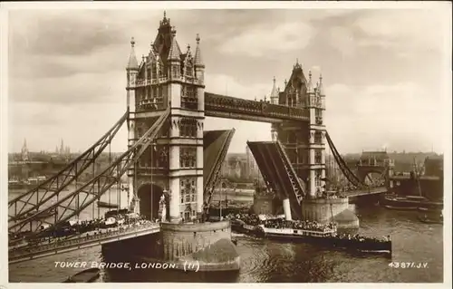 London Tower Bridge Schiff / City of London /Inner London - West