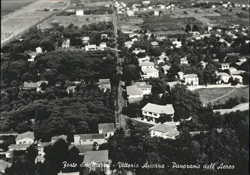 Forte dei Marmi Vittoria Apuana Flugansicht / Italien /