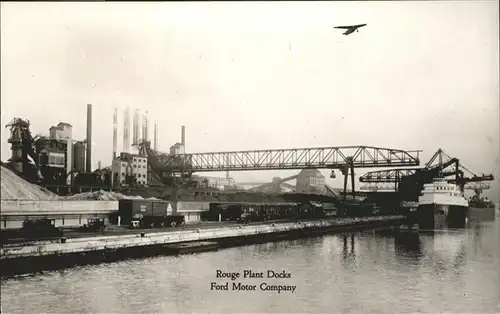Dearborn Michigan Rouge Plant Docks Ford Motor Company Schiff Flugzeug / Dearborn /