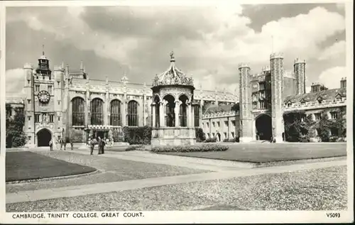 Cambridge Cambridgeshire Trinity College Great Court / Cambridge /Cambridgeshire CC