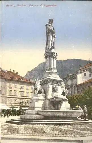 Bozen Suedtirol Denkmal Walter Vogelweide Brunnen / Bozen Suedtirol /Trentino Suedtirol