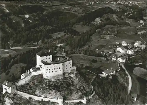 Tarasp Schloss Fliegeraufnahme  / Tarasp /Bz. Inn