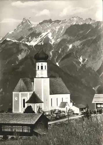 Bartholomaeberg Vorarlberg Kirche gegen Zimba / Bartholomaeberg /Bludenz-Bregenzer Wald