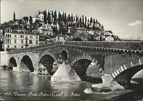 Verona Verona Ponte Pietra e Castel S. Pietro / Italien /