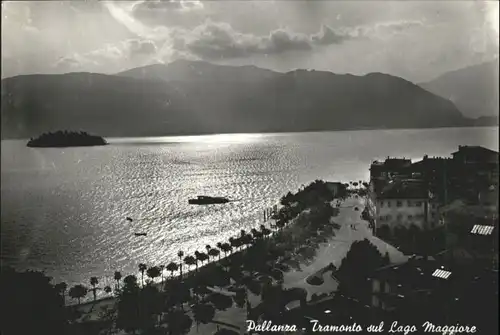 Pallanza Pallanza Tramonto Lago Maggiore * / Italien /