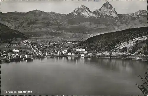 Brunnen SZ Gesamtansicht Mythen