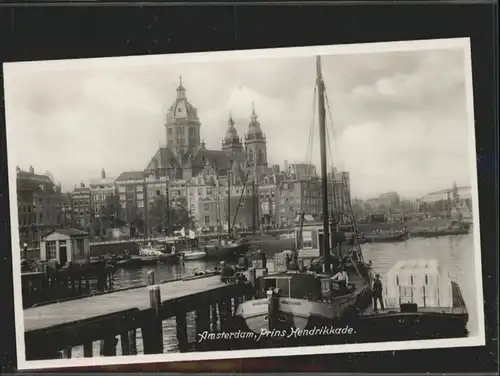 Amsterdam Niederlande Prins Hendrikkade Schioff / Amsterdam /