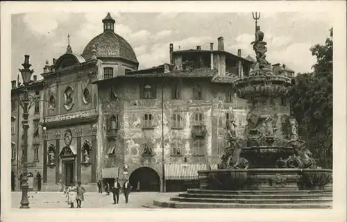 Trento Piazza Duomo Fontana Nettuno Casa Rella / Trento /