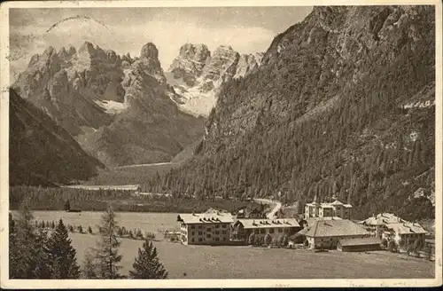 Landro Hoehlenstein Cristallo Piz Popena Dolomitenstrasse / Italien /