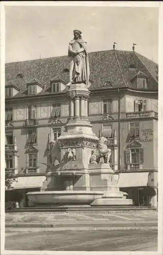 Bozen Suedtirol Denkmal Hintergrund Hotel Citta  / Bozen Suedtirol /Trentino Suedtirol