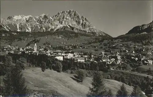 Cortina d Ampezzo  / Cortina d Ampezzo /