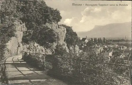 Merano Suedtirol Passeggiata Tappeiner verso la Mendola / Merano /Bozen