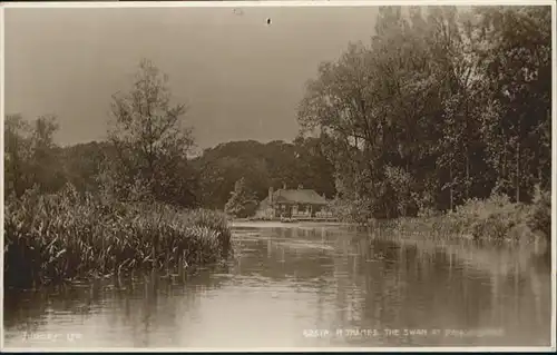 Pangbourne The Swan R. Thames  / West Berkshire /Berkshire