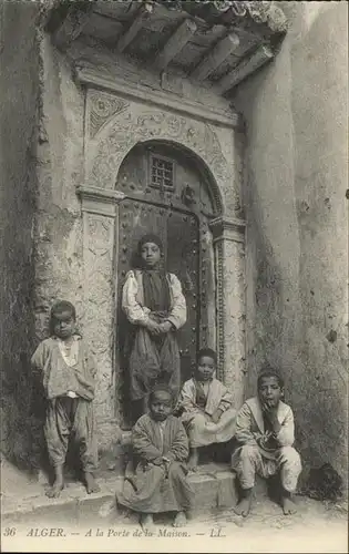 Alger Algerien A la Porte de la Maison / Algier Algerien /