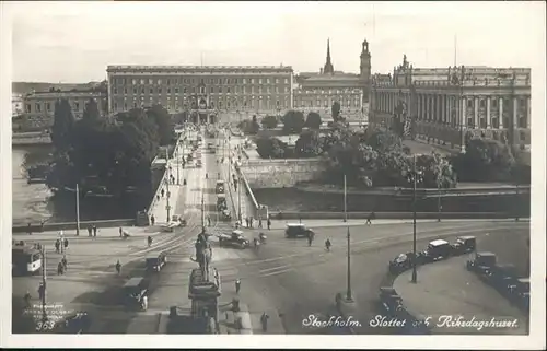 Stockholm Riksdagshuset Bruecke  / Stockholm /