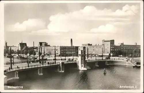 Amsterdam Niederlande Berlagebrug Schiff  / Amsterdam /