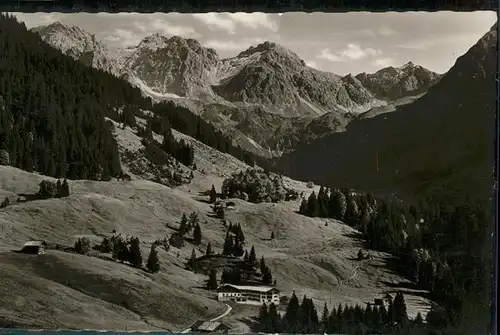 Mittelberg Kleinwalsertal Hoefte Wildental Schafalpenkoepfen / Oesterreich /