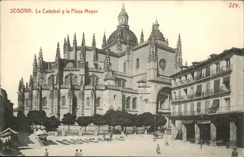 Segovia La Catedral y la Plaza Mayor / Segovia /