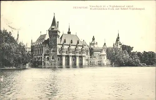 Budapest Stadtwaeldchen-Teich Schloss Vajdahunyad / Budapest /