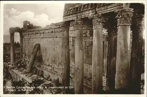 Baalbek Bacchus Tempel gebrochene Saeule / Libanon /