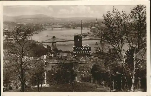 Budapest Bruecke Donau / Budapest /