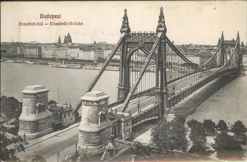 Budapest Elisabeth Bruecke Schiff / Budapest /