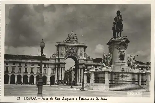 Lisboa Arco da Rua Augusta 
Estatue de D. Jose / Portugal /